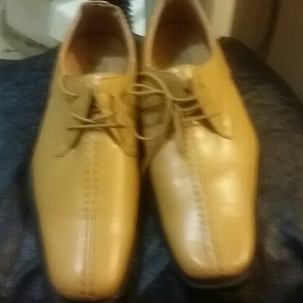 Mens size 10 1/2 dress shoes